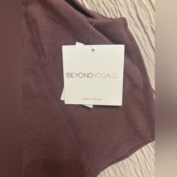 NEW BEYOND YOGA - Spacedye Motivate Cropped Tank with Built In Bra - Picture 6 of 8